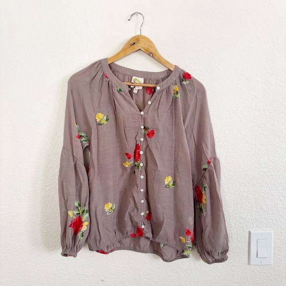 Fig and Flower Anthropologie Taupe Blouse with Vibrant Floral Embroidery - Picture 3 of 12